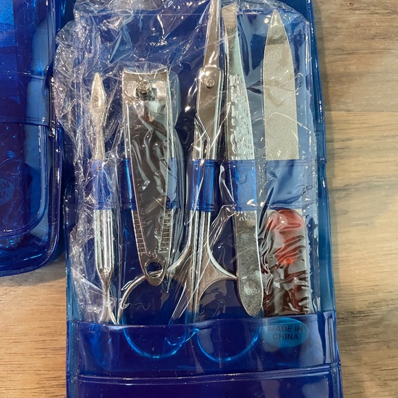 New Nail Manicure Travel Kit - Picture 5 of 6